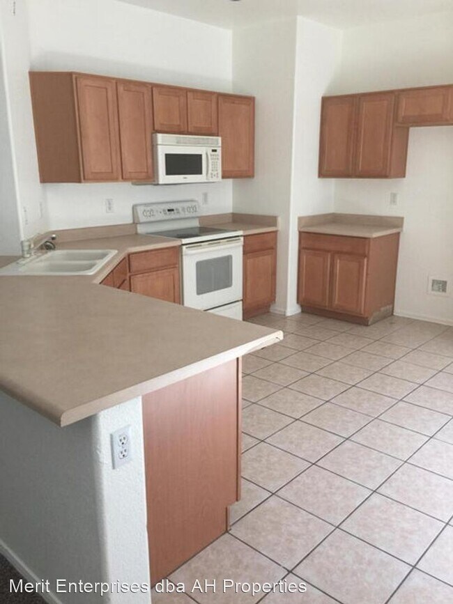 Foto del edificio - 3 br, 2 bath House - 9146 E BOISE ST