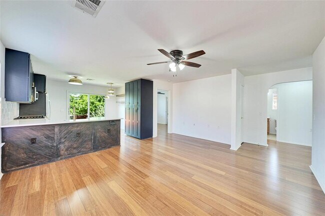 Foto del edificio - 5321 Tower Trail