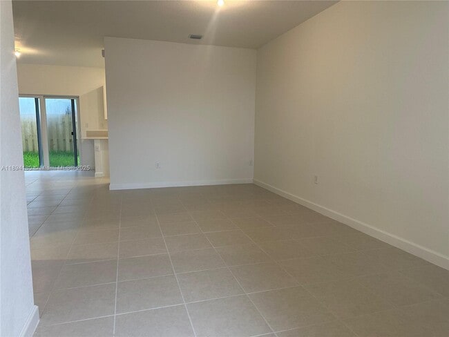 Foto del edificio - 2546 SE 27th Dr