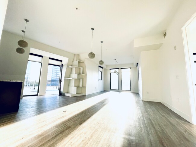 Building Photo - 1122 Gayley Ave