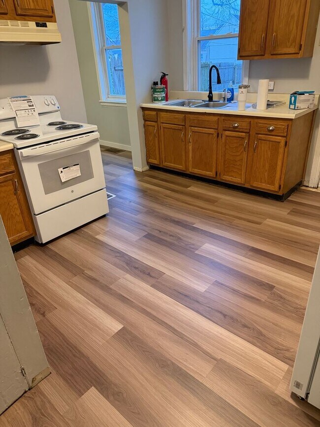 Foto del edificio - Section 8 Allowed-4 Bedroom 1 Bath House, Garage, Fenced Yard-York City SD