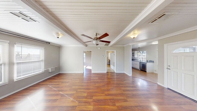 Building Photo - Cozy 2 bedroom 1 bathroom home!