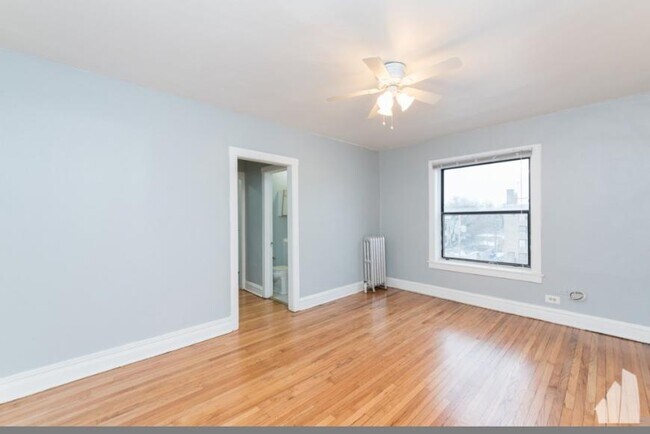 Building Photo - 0 bedroom in Chicago IL 60640