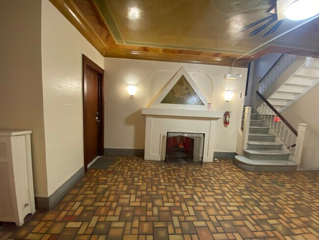 Building Photo - 901 Grand Ave