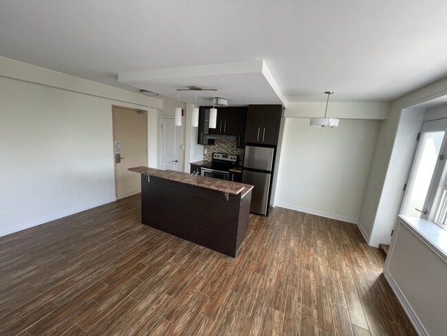 Building Photo - 1809 Lawrence Av W