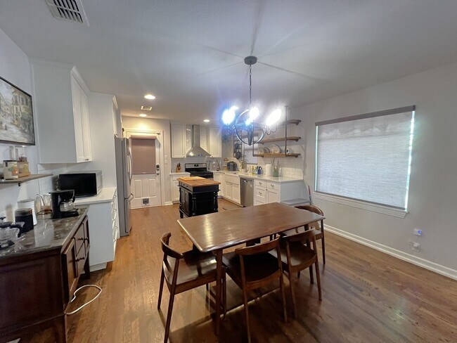 Foto del edificio - Furnished 2/2 Home in Crestview 3-12 month lease terms available