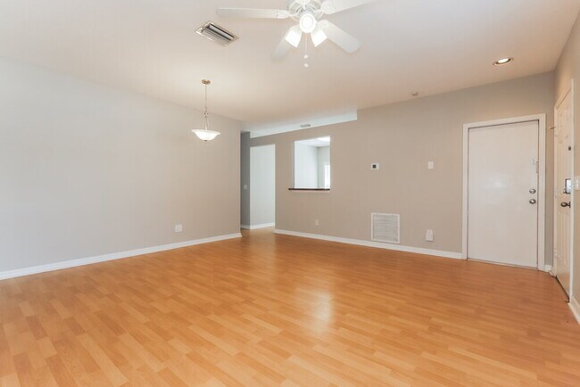 Foto del edificio - 10808 Shasta Ct