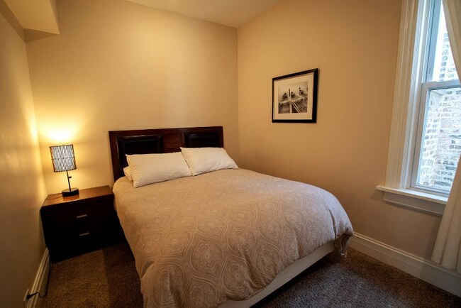 Foto del edificio - 1916 W Roscoe St