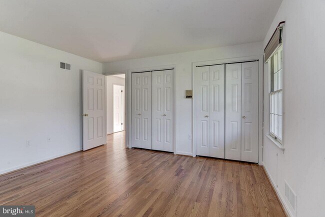 Building Photo - 9601 Persimmon Tree Rd