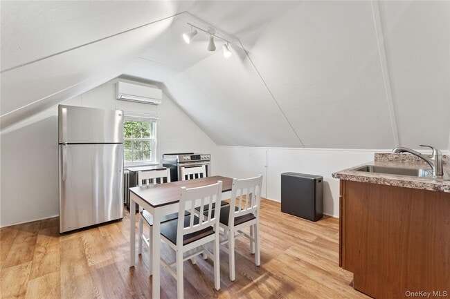 Foto del edificio - 165 Montauk Hwy