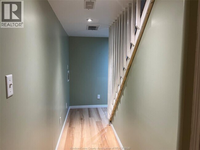 Photo du bâtiment - 1464 Bayswater Crescent