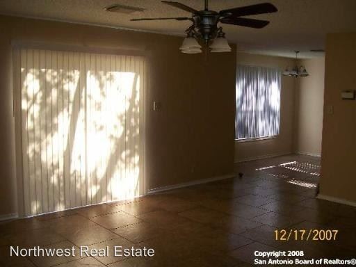 Building Photo - 4 br, 2.5 bath House - 8826 Roquefort