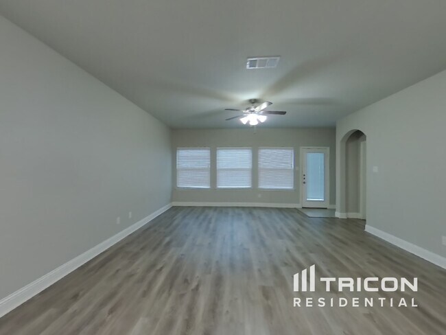 Foto del edificio - 7816 Cypress Dr