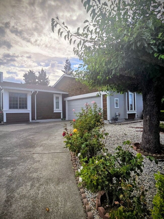 Building Photo - 1679 Northstar Dr