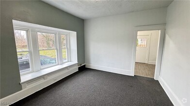 Building Photo - 770 E 91st St