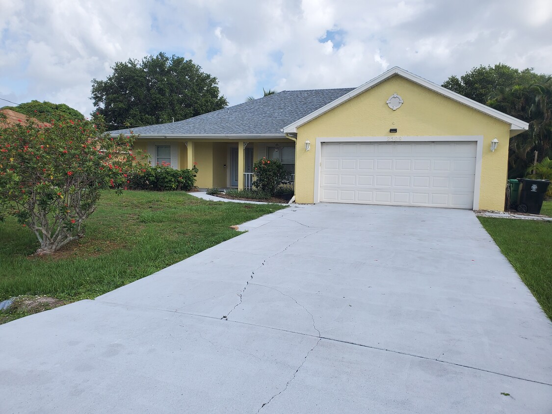 Primary Photo - 2509 SE Lyman Cir