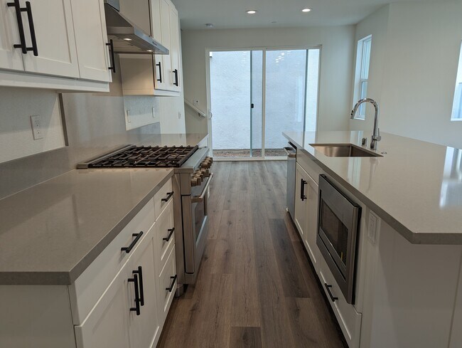 Kitchen - 10601 Saber Ct