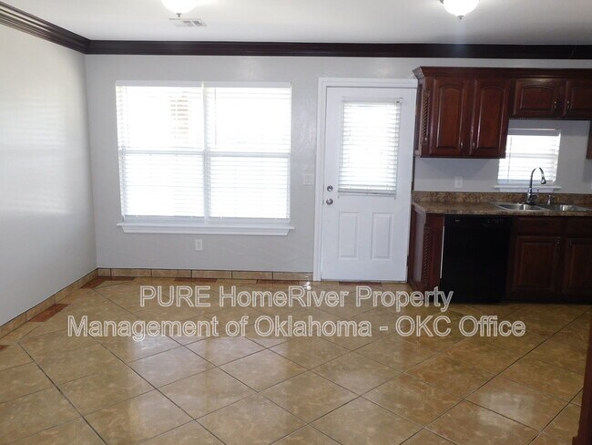 Building Photo - 5912 Sanderling Rd