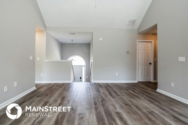 Building Photo - 90 Lumby Ln