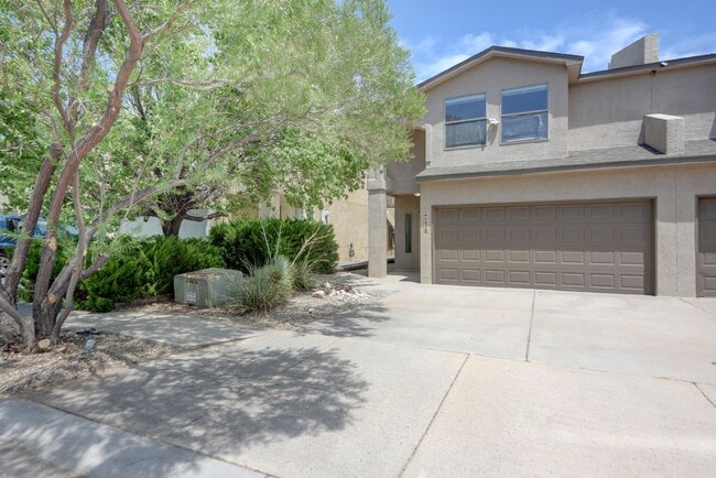 Building Photo - Amazing Updated 3 Bedroom Near Coors and I...