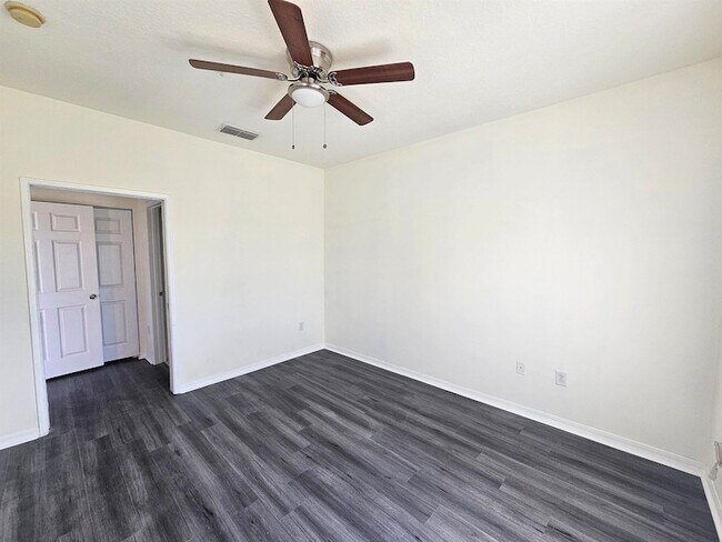 Foto del edificio - 560 Florida Club Blvd