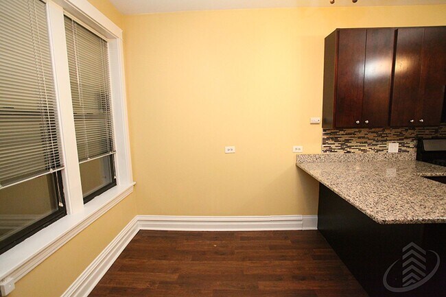 Foto del edificio - 1324 N Bosworth Ave