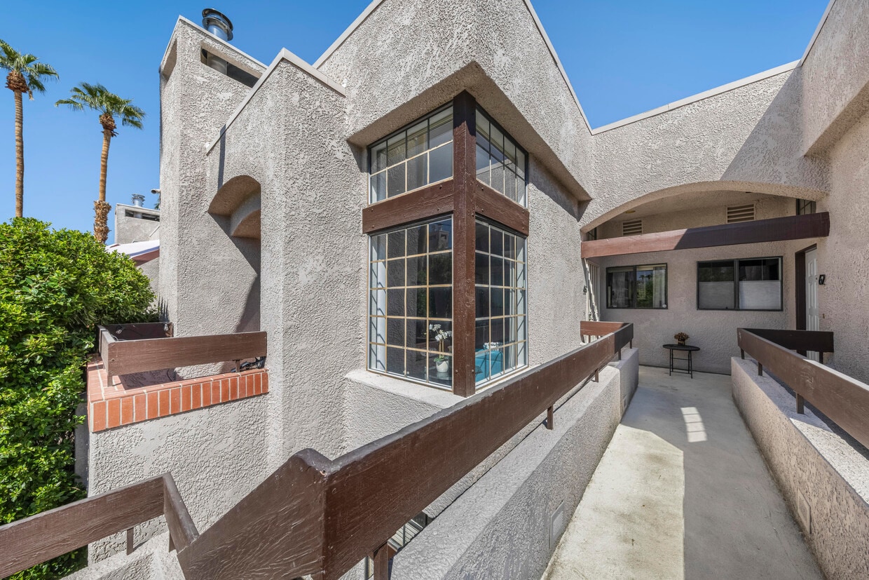 Foto principal - 2601 S Broadmoor Dr