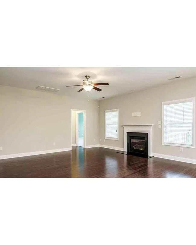 Foto del edificio - 7681 Tanglewood Wy