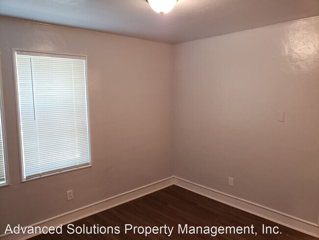 Building Photo - 1576 Chestnut St