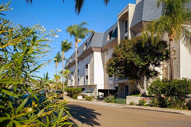 Foto del edificio - 4015 Crown Point Dr
