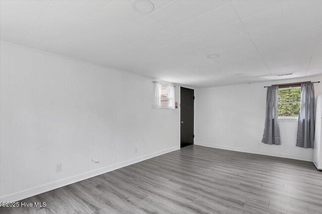 Building Photo - 825 N Saylor St