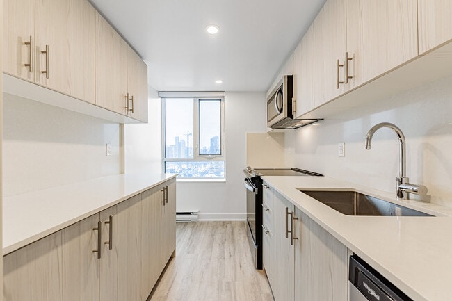 Building Photo - 201 Sherbourne St