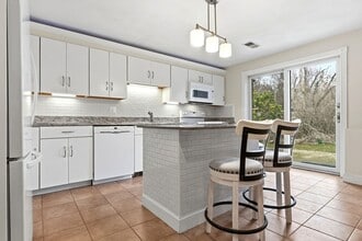 Building Photo - 5 St Anthonys Ln