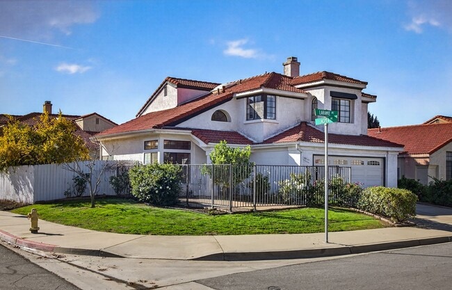 Foto del edificio - 3-Bedroom 2-Story Redlands Home with Big Backyard