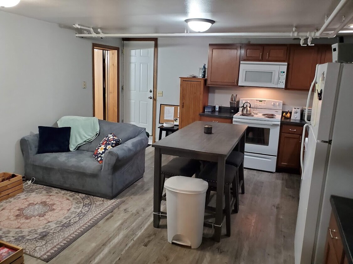 701 N Gilbert St Unit 701.5, Iowa City, IA 52245 Apartments in Iowa