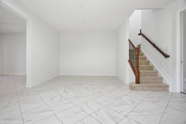 Foto del edificio - 13023 Riverwalk Cir S