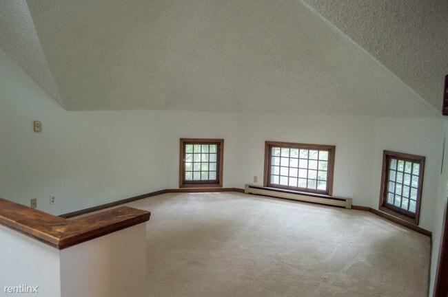 Building Photo - 1175 S Batavia Ave