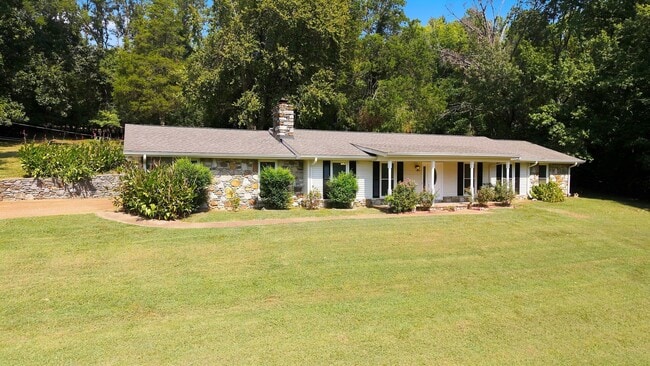 Building Photo - 5159 Saundersville Rd