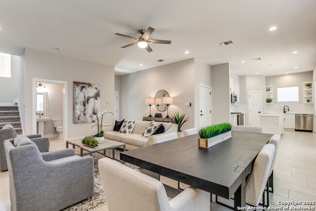 Foto del edificio - 3-BEDROOM LUXURY NEW CONSTRUCTION IN ALAMO...