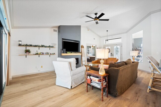 Foto del edificio - 2245 SW Oak Ridge Rd