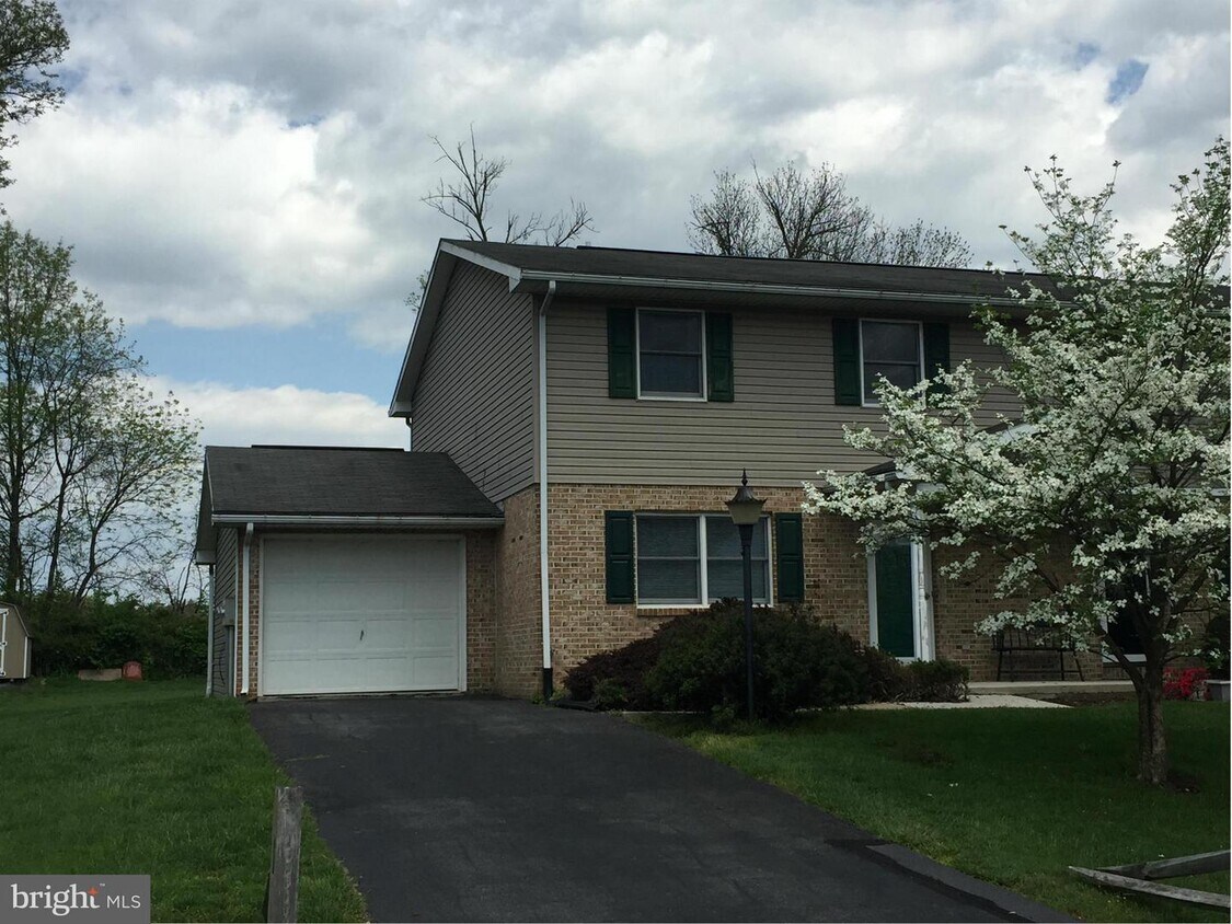 Primary Photo - 14786 Sherwood Dr