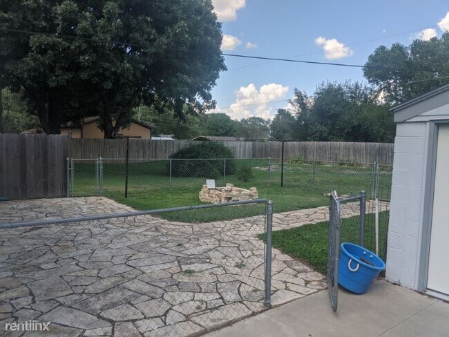 Building Photo - 4 br, 2 bath House - 722 Biermann St