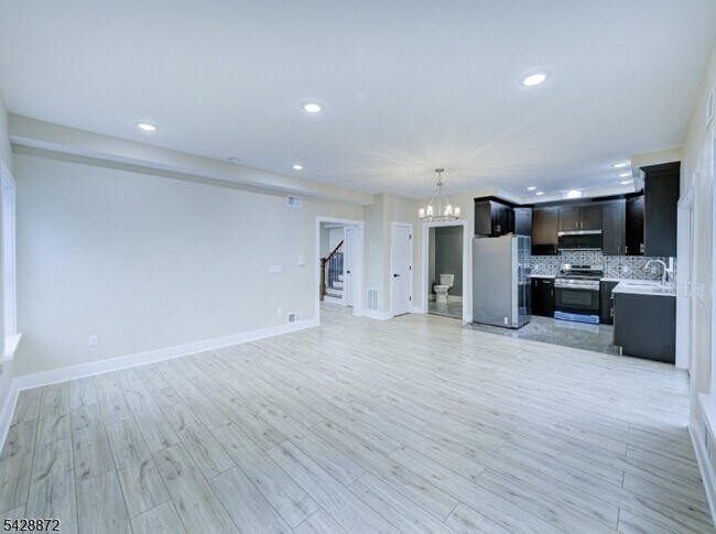 Building Photo - 8 Travers Ave