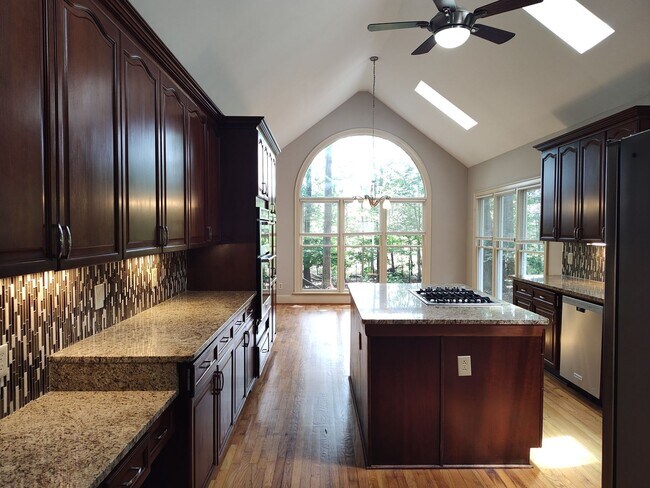 Building Photo - Stunning home located in the Popular Piper Glenn Community!