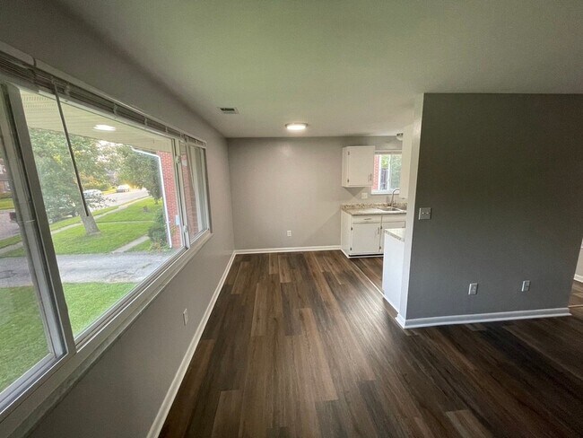 Building Photo - 211 S Tionda Dr