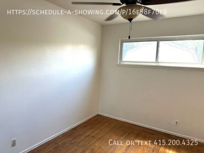 Building Photo - **2 Weeks free move in promo**Charming Thr...