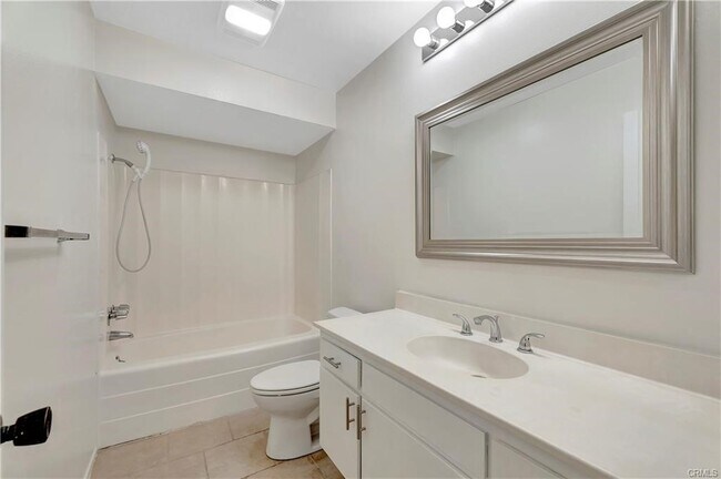 Foto del edificio - 564 N Bellflower Blvd