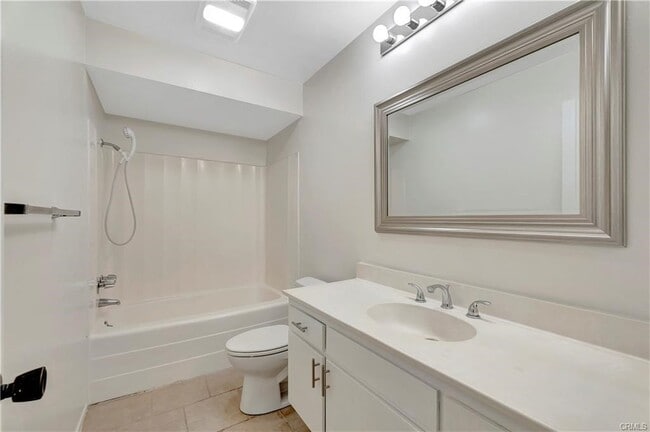 Building Photo - 564 N Bellflower Blvd