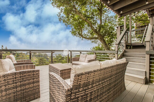 Building Photo - 61 Camelford Pl