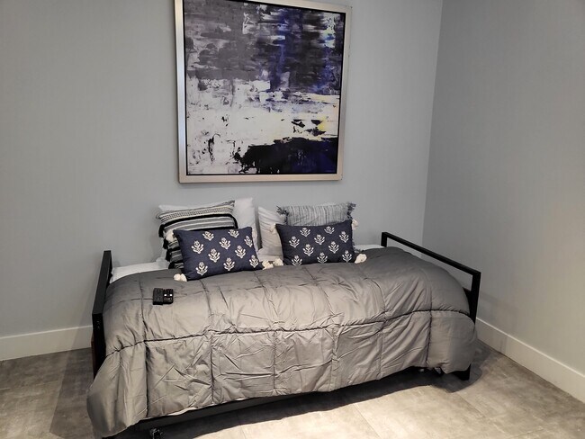 Building Photo - 6335 N Miami Ave